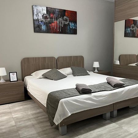 F7 Room 1, Private Double Room With Private Bathroom In Shared Flat Msida Eksteriør billede