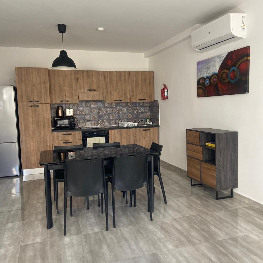 F7 Room 1, Private Double Room With Private Bathroom In Shared Flat Msida Eksteriør billede